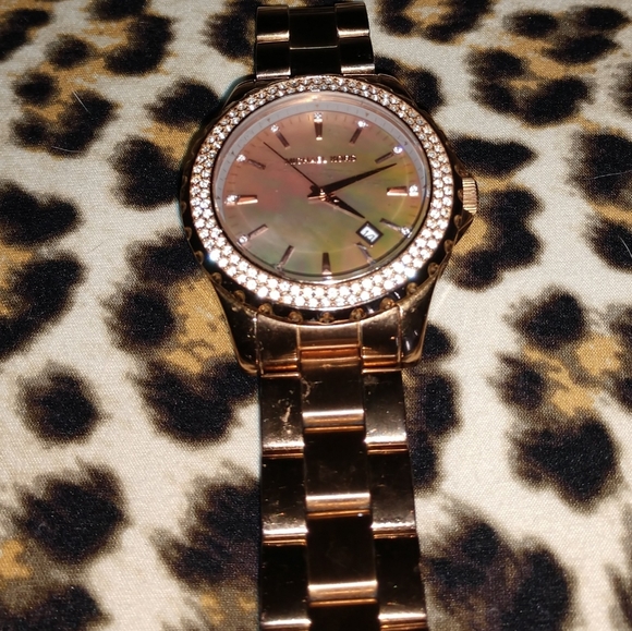 Michael Kors Abalone faced Watch - Picture 5 of 8